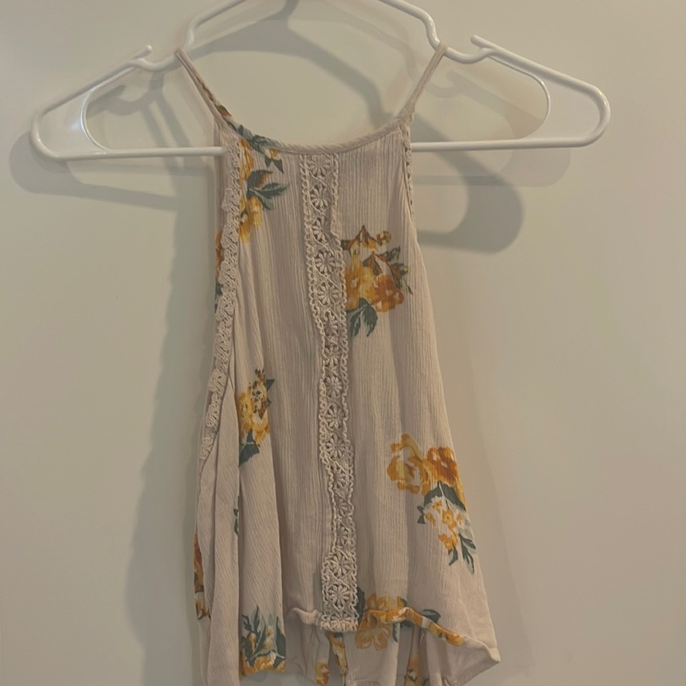 FLORAL CAMISOLE WITH BUTTON DOWN BACK